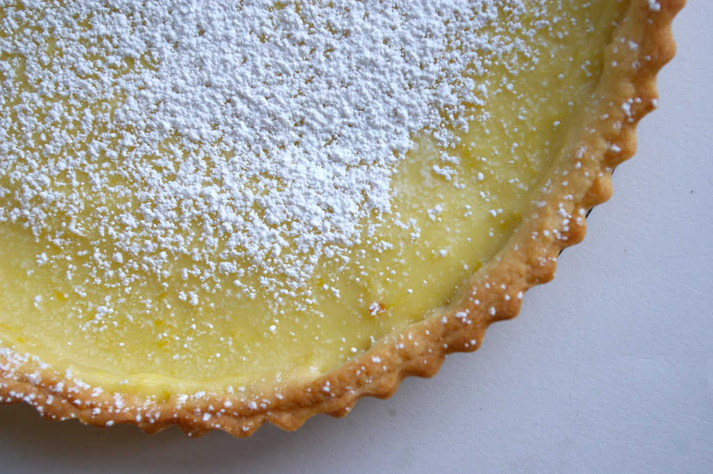 lemon curd tart sprinkled with icing sugar